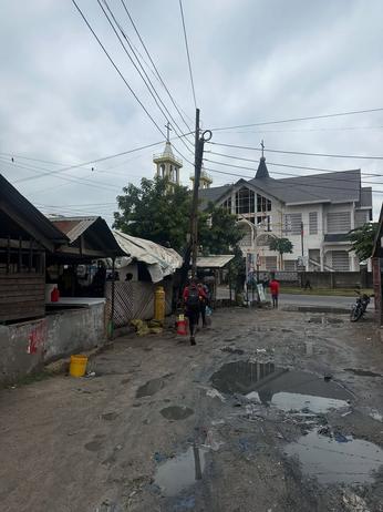 Kiwanja (Residential/Commercial) kinauzwa Kawe Kanisani, Dar Es Salaam (1200 sqm)