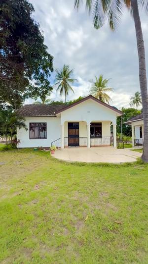 Nyumba ya vyumba vitatu inauzwa Zinga, Pwani (1000 sqm)