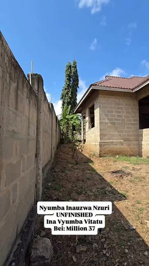 Nyumba ya vyumba vitatu inauzwa Goba Road Njia Panda Ya Makabe, Dar Es Salaam (400 sqm) Nyumba ya vyumba vitatu inauzwa Goba Road Njia Panda Ya Makabe, Dar Es Salaam (400 sqm)