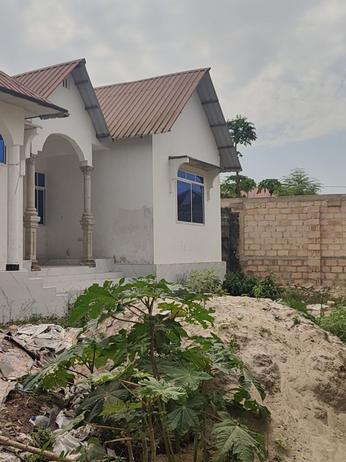 Nyumba ya vyumba vinne inauzwa Tunguu, Zanzibar (440 sqm) Nyumba ya vyumba vinne inauzwa Tunguu, Zanzibar (440 sqm)