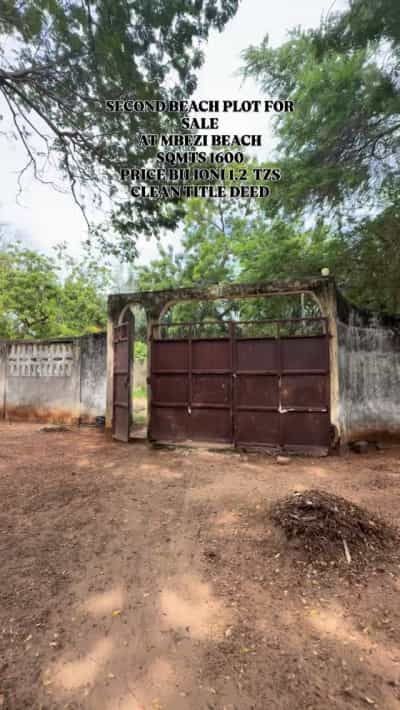 Beach Plot kinauzwa Mbezi Beach, Dar Es Salaam (1600 sqm)