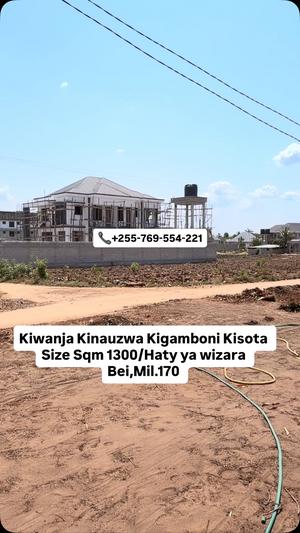 Kiwanja kinauzwa Kigamboni Kisota Ushuan, Dar Es Salaam (1300 sqm) Kiwanja kinauzwa Kigamboni Kisota Ushuan, Dar Es Salaam (1300 sqm)