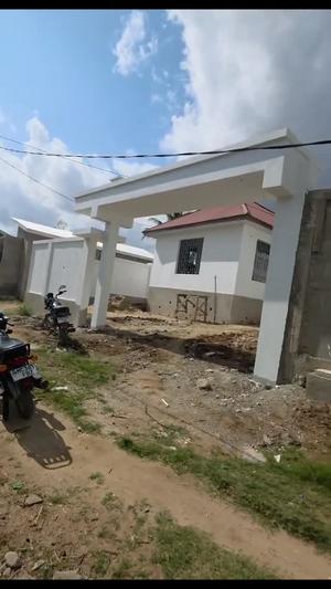 Nyumba ya vyumba vitatu inauzwa Mbezi Msumi, Dar Es Salaam (400 sqm) Nyumba ya vyumba vitatu inauzwa Mbezi Msumi, Dar Es Salaam (400 sqm)