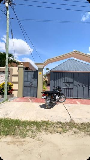 Nyumba ya vyumba vitatu inauzwa Kibada Broco, Dar Es Salaam Nyumba ya vyumba vitatu inauzwa Kibada Broco, Dar Es Salaam