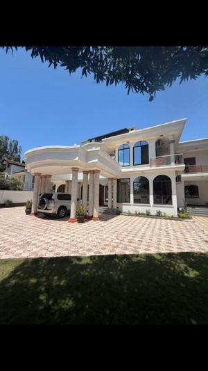 Nyumba ya vyumba vitano inauzwa Msasani, Dar Es Salaam Nyumba ya vyumba vitano inauzwa Msasani, Dar Es Salaam