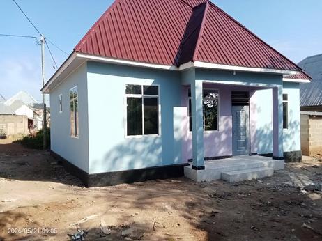 Nyumba ya vyumba vitatu inauzwa Kishiri Center, Mwanza (600 sqm) Nyumba ya vyumba vitatu inauzwa Kishiri Center, Mwanza (600 sqm)