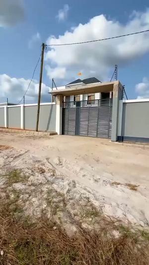 Nyumba ya vyumba vitano inauzwa Kigamboni Kisota, Dar Es Salaam (750 sqm) Nyumba ya vyumba vitano inauzwa Kigamboni Kisota, Dar Es Salaam (750 sqm)