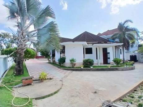 3 Bedrooms House for Rent in Kimara Temboni, Dar Es Salaam 3 Bedrooms House for Rent in Kimara Temboni, Dar Es Salaam