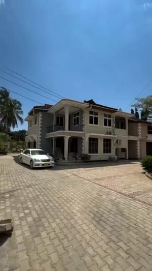 Nyumba ya vyumba vinne inapangishwa Mbezi Beach, Dar Es Salaam Nyumba ya vyumba vinne inapangishwa Mbezi Beach, Dar Es Salaam