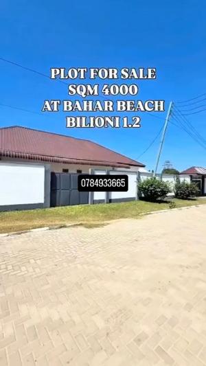 Kiwanja kinauzwa Bahari Beach, Dar Es Salaam (4000 sqm) Kiwanja kinauzwa Bahari Beach, Dar Es Salaam (4000 sqm)