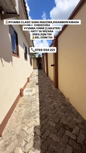 Nyumba ya vyumba vinne inauzwa Kibada Chekechea, Dar Es Salaam (700 sqm)