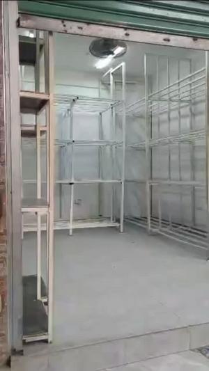 Frame ya Biashara inapangishwa Kariakoo Mtaa Wa Ndanda, Dar Es Salaam