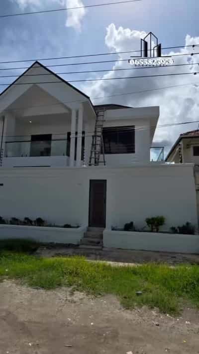Nyumba ya vyumba vinne inauzwa Kijitonyama, Dar Es Salaam (400 sqm)