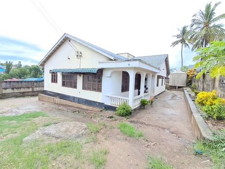 5 Bedrooms House for Rent in Kimara Mwisho, Dar Es Salaam