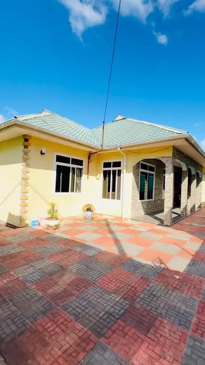 Nyumba ya vyumba vitano inauzwa Funny City Kigamboni, Dar Es Salaam (900 sqm)