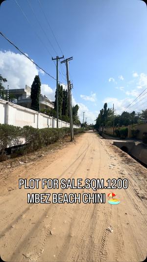 Kiwanja kinauzwa Mbezi Beach Chini, Dar Es Salaam (1200 sqm) Kiwanja kinauzwa Mbezi Beach Chini, Dar Es Salaam (1200 sqm)