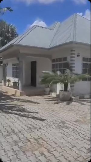 3 Bedrooms House for Sale in Tegeta Wazo, Dar Es Salaam (700 sqm)