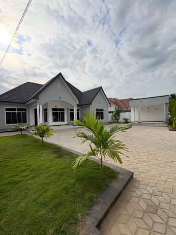Nyumba ya vyumba vinne inauzwa Goba Center, Dar Es Salaam (850 sqm) Nyumba ya vyumba vinne inauzwa Goba Center, Dar Es Salaam (850 sqm)