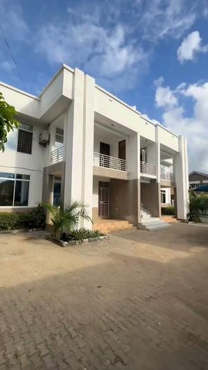 Apartment ya vyumba vitatu inapangishwa Mbezi Beach Shule, Dar Es Salaam Apartment ya vyumba vitatu inapangishwa Mbezi Beach Shule, Dar Es Salaam