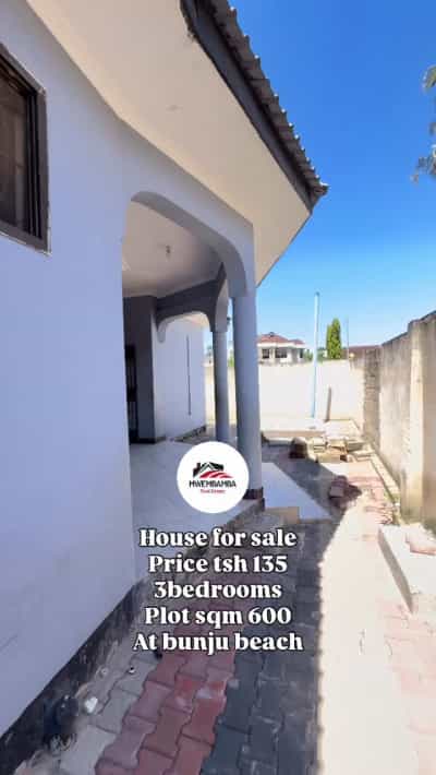 Nyumba ya vyumba vitatu inauzwa Bunju Beach, Dar Es Salaam (600 sqm)