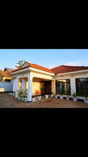 Nyumba ya vyumba vinne inauzwa Njiro, Arusha (640 sqm) Nyumba ya vyumba vinne inauzwa Njiro, Arusha (640 sqm)