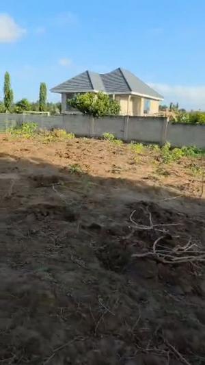 Kiwanja kinauzwa Madale Mkoroshini, Dar Es Salaam (3200 sqm)