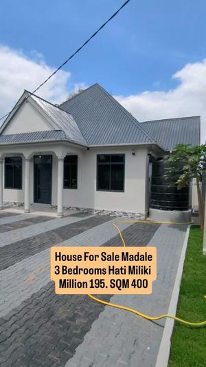 Nyumba ya vyumba vitatu inauzwa Madale Shule, Dar Es Salaam (400 sqm) Nyumba ya vyumba vitatu inauzwa Madale Shule, Dar Es Salaam (400 sqm)