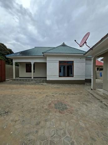 Apartment ya vyumba viwili inapangishwa Goba Njia Makongo Mti Pesa, Dar Es Salaam Apartment ya vyumba viwili inapangishwa Goba Njia Makongo Mti Pesa, Dar Es Salaam