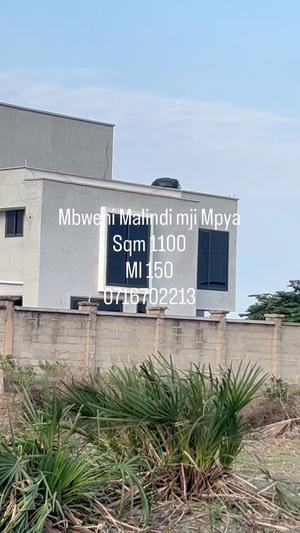 Kiwanja kinauzwa Mbweni Malindi Mji Mpya, Dar Es Salaam (1100 sqm) Kiwanja kinauzwa Mbweni Malindi Mji Mpya, Dar Es Salaam (1100 sqm)