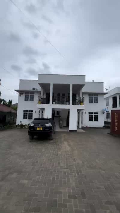 Apartment ya vyumba vitatu inapangishwa Mbezi Beach, Dar Es Salaam