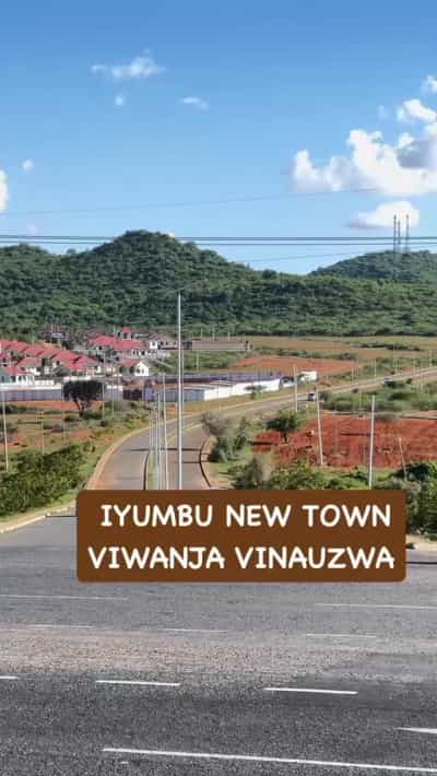 Viwanja vinauzwa Iyumbu New Town Center, Dodoma (7400 sqm)