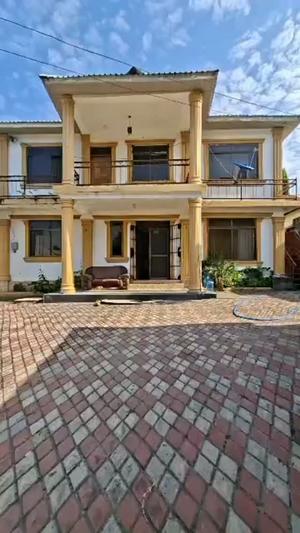 Nyumba ya vyumba 7 inauzwa Ubungo Kibo, Dar Es Salaam (400 sqm) Nyumba ya vyumba 7 inauzwa Ubungo Kibo, Dar Es Salaam (400 sqm)