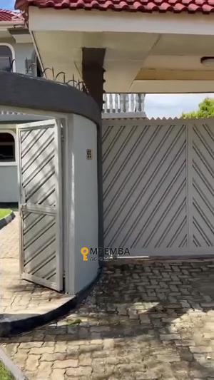 Nyumba ya vyumba 6 inauzwa Bahari Beach, Dar Es Salaam (800 sqm)