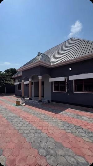 Nyumba ya vyumba vinne inapangishwa Kijitonyama, Dar Es Salaam Nyumba ya vyumba vinne inapangishwa Kijitonyama, Dar Es Salaam