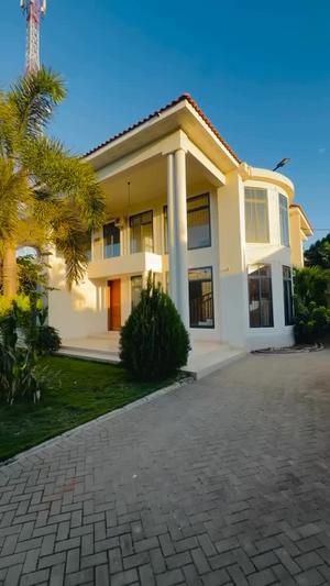 Nyumba ya vyumba vitano inauzwa Mbweni Malindi, Dar Es Salaam (900 sqm)