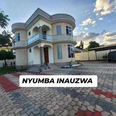 Nyumba ya vyumba vinne inauzwa Kitunda Mwanagati, Dar Es Salaam (1100 sqm) Nyumba ya vyumba vinne inauzwa Kitunda Mwanagati, Dar Es Salaam (1100 sqm)