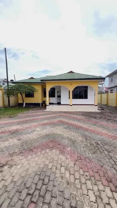 3 Bedrooms House/Apartment for Rent in Dar Es Salaam 3 Bedrooms House/Apartment for Rent in Dar Es Salaam