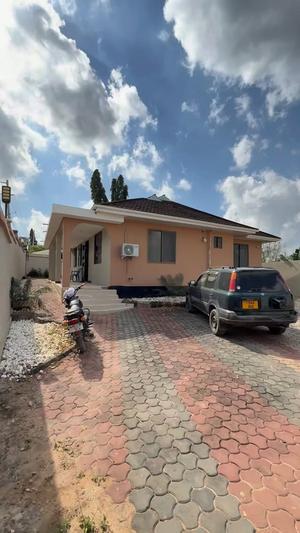 Nyumba ya vyumba vitano inapangishwa Goba Kinzudi, Dar Es Salaam Nyumba ya vyumba vitano inapangishwa Goba Kinzudi, Dar Es Salaam
