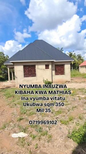 Nyumba ya vyumba vitatu inauzwa Kibaha Kwa Mathias, Pwani (350 sqm) Nyumba ya vyumba vitatu inauzwa Kibaha Kwa Mathias, Pwani (350 sqm)