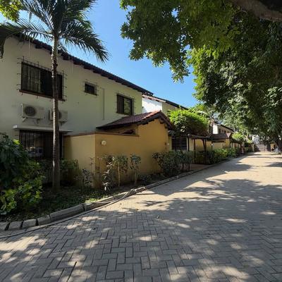 Villa ya vyumba vinne inapangishwa Oysterbay, Dar Es Salaam Villa ya vyumba vinne inapangishwa Oysterbay, Dar Es Salaam