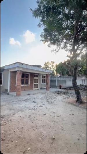 Nyumba ya vyumba vitatu inapangishwa Mikocheni, Dar Es Salaam (400 sqm) Nyumba ya vyumba vitatu inapangishwa Mikocheni, Dar Es Salaam (400 sqm)