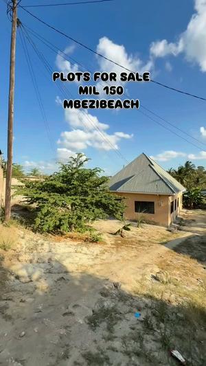 Nyumba inauzwa Mbezi Beach, Dar Es Salaam (700 sqm)