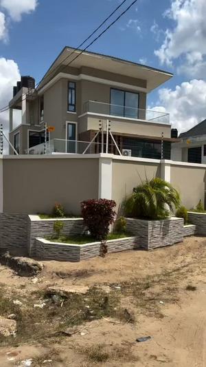Nyumba ya vyumba vinne inauzwa Goba Magorofani, Dar Es Salaam (1000 sqm) Nyumba ya vyumba vinne inauzwa Goba Magorofani, Dar Es Salaam (1000 sqm)