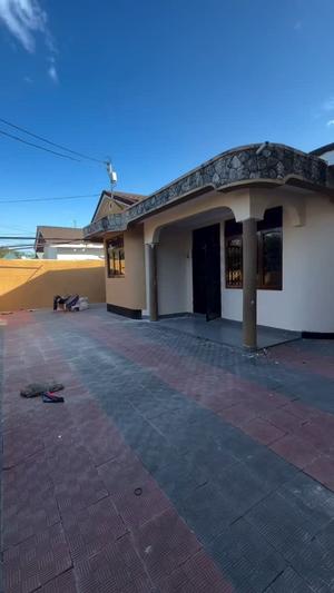 5 Bedrooms House for Rent in Kinondoni, Dar Es Salaam 5 Bedrooms House for Rent in Kinondoni, Dar Es Salaam