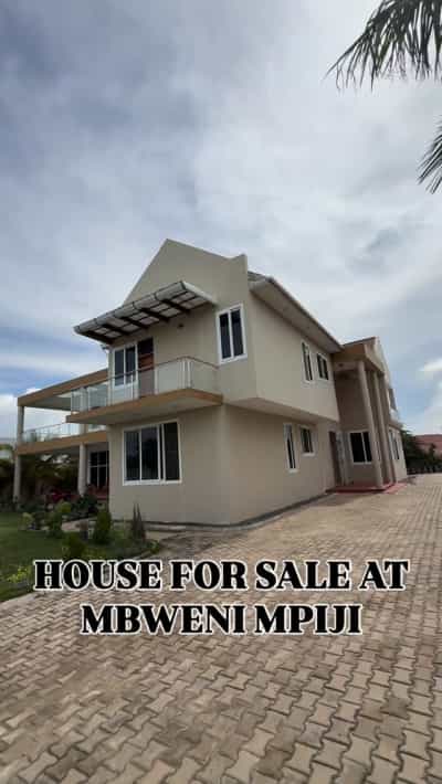 Nyumba ya vyumba vitano inauzwa Mbweni Mpiji, Dar Es Salaam (1500 sqm)