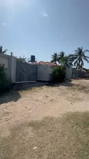 Nyumba ya vyumba vitatu inauzwa Boko Msikitini, Dar Es Salaam (400 sqm)