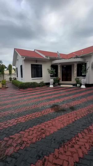Nyumba (Furnished) ya vyumba vitatu inapangishwa Mbezi Beach, Dar Es Salaam