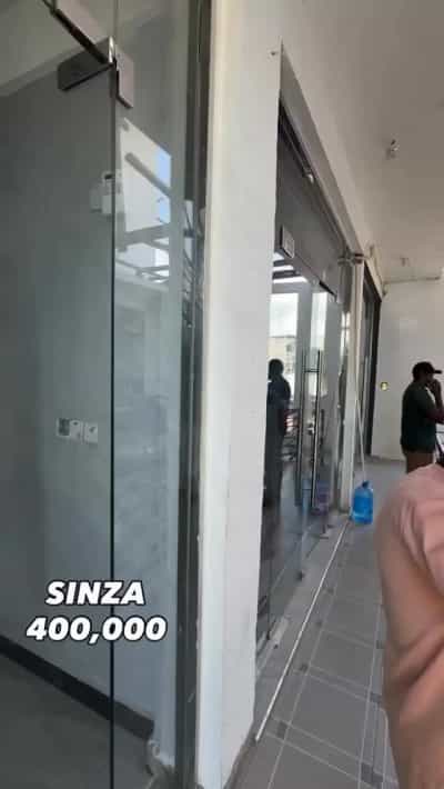 Duka linapangishwa Sinza, Dar Es Salaam