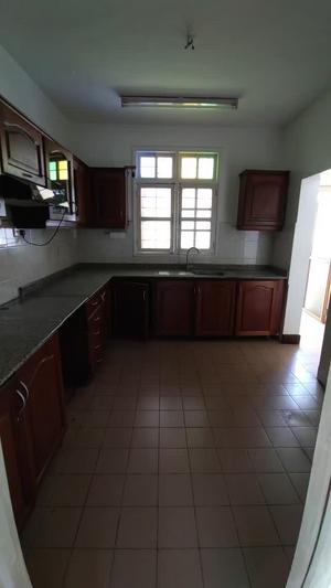 Apartment ya vyumba vitatu inapangishwa Upanga, Dar Es Salaam Apartment ya vyumba vitatu inapangishwa Upanga, Dar Es Salaam