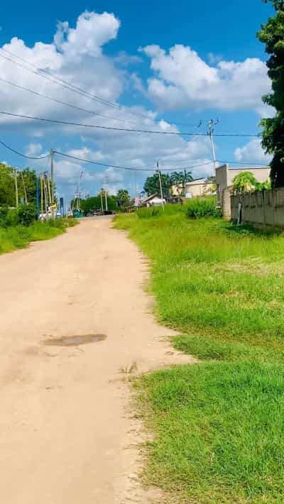 Nyumba ya vyumba vitatu inauzwa Mbweni, Dar Es Salaam (2200 sqm)